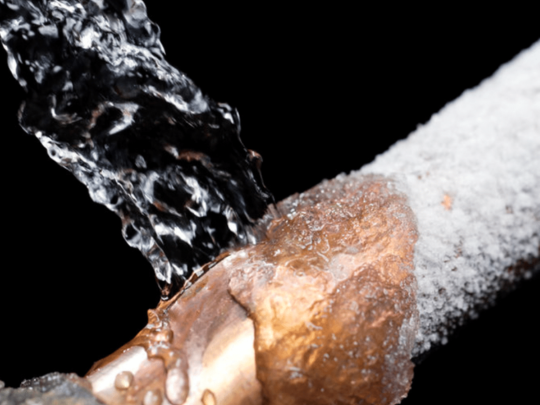 burst frozen pipe in knoxville tn